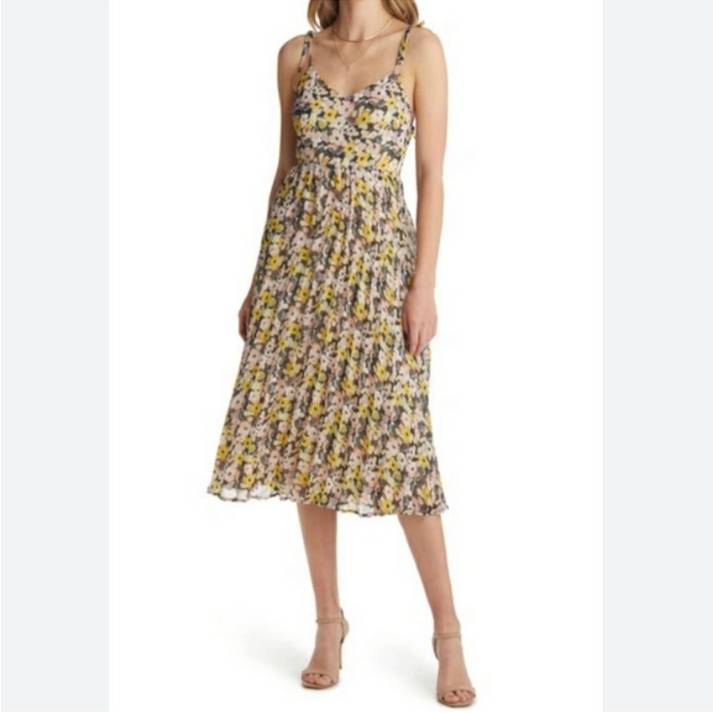 New with tags, VICI midi pleated floral women’s dress, Size Small